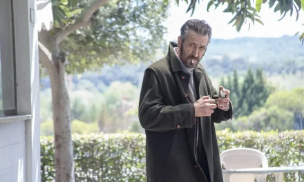 “Rocco Schiavone 5”. Lo sdrucito vice questore cucito addosso a Marco Giallini torna su Rai 2