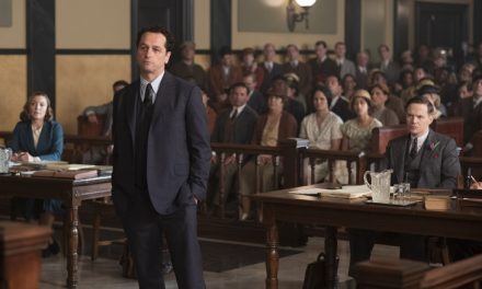 SKY: TORNA “PERRY MASON”, LA SECONDA STAGIONE NON DELUDE (MA SE SIETE NOSTALGICI DEI VECCHI TELEFILM NON FA PER VOI)