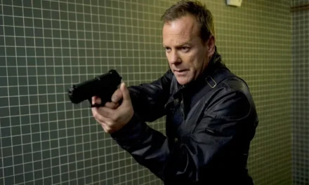 KIEFER SUTHERLAND SVENTA IL COMPLOTTONE E SALVA L’AMERICA. SU PARAMOUNT+ C’È “RABBIT HOLE”, MEGLIO DIMENTICARE “24″
