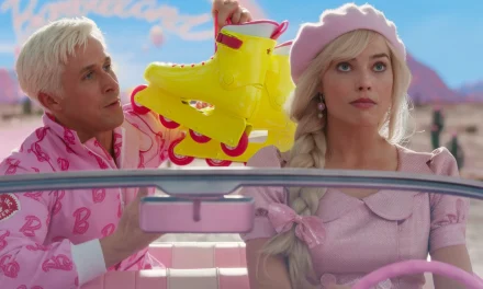 ESCE IL 20 “BARBIE: TRA CELEBRAZIONE PINK E CRITICA DI COSTUME. MARGOT ROBBIE È PERFETTA, MA A CHI SI RIVOLGE UN FILM COSÌ?