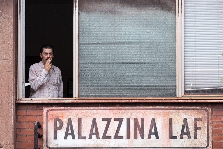 “Palazzina LAF”, il potente esordio alla regia di Riondino sul caso ILVA