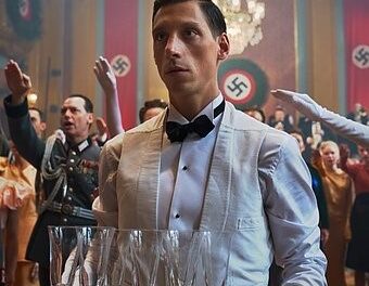 1943: VITA SEGRETA DELL’EBREO POLACCO CHE PIACE ALLE NAZISTE. CONSIGLIO “FILIP” SU NETFLIX. ERYK KULM MAGNETICO ATTORE