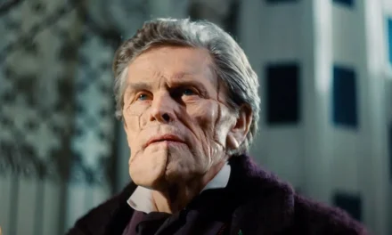 Una mostruosa seconda possibilità. Intervista a Willem Dafoe, il dr. Baxter di “Povere creature!”