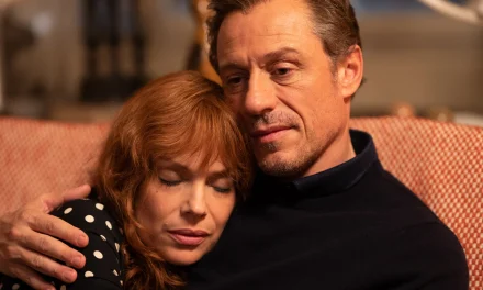“UN AMORE” PER CORRISPONDENZA, MA POI SUCCEDE IL PATATRAC. SU SKY LA MINISERIE IN SEI EPISODI CON ACCORSI E RAMAZZOTTI