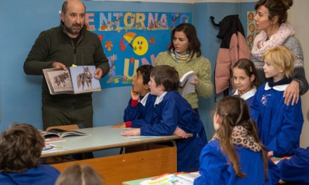 MISSIONE IMPOSSIBILE: SALVARE UNA SCUOLA SU NELLA MARSICA. ALBANESE & RAFFAELE GLI EROI DI “UN MONDO A PARTE” (DAL 28)