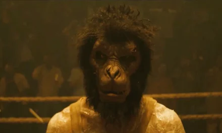 “Monkey Man”: bel connubio di pugni e coscienza sociale con un ottimo Dev Patel