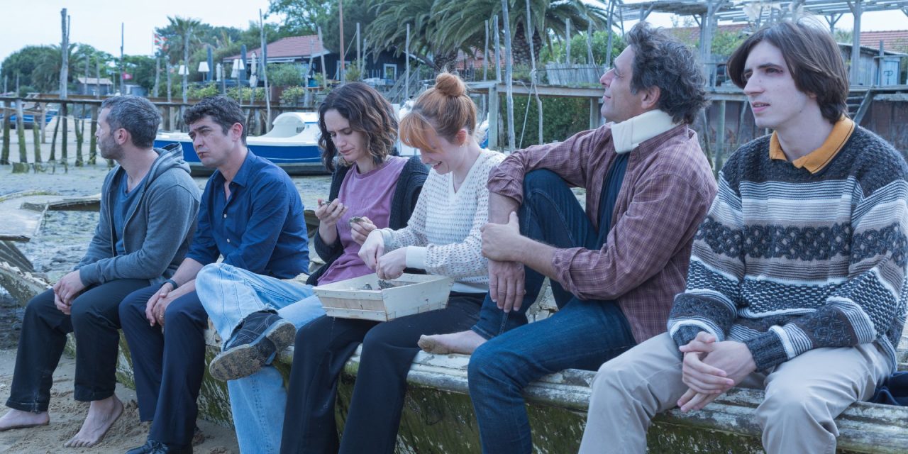 SENTIRSI FAMIGLIA DOPO ESSERSI MOLTO DETESTATI: “SEI FRATELLI”. DAL 1° MAGGIO LA COMMEDIA ASPRIGNA DI SIMONE GODANO