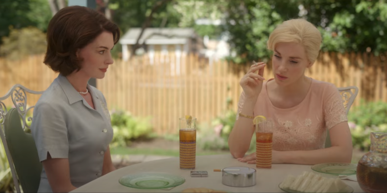 “MOTHERS’ INSTINCT”, ANNE HATHAWAY CONTRO JESSICA CHASTAIN IN UN THRILLER PSICOLOGICO INQUIETANTE E ADRENALINICO