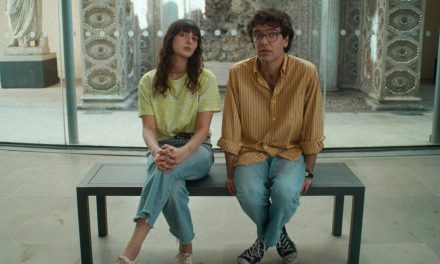 “TROPPO AZZURRO”: UN NERD DI ROMA NORD E LE SUE DONNE. AL CINEMA L’ESORDIO UN PO’ MORETTIANO DI BARBAGALLO