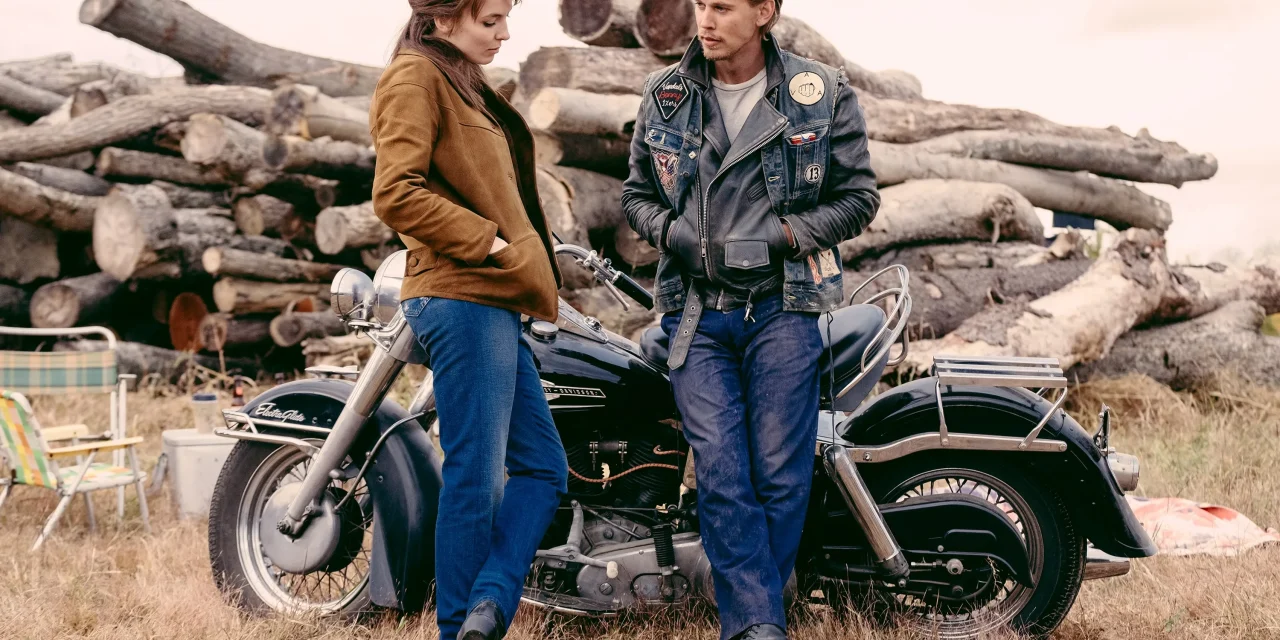 “THE BIKERIDERS”, QUEI SELVAGGI A CAVALLO DELLE LORO HARLEY. QUASI UNA BALLATA CREPUSCOLARE FIRMATA JEFF NICHOLS