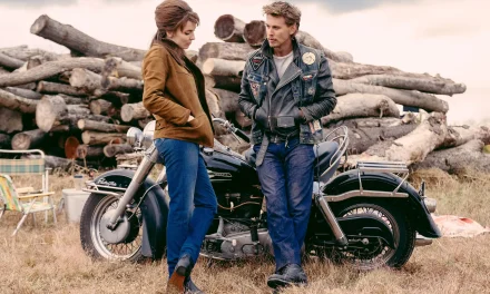 “THE BIKERIDERS”, QUEI SELVAGGI A CAVALLO DELLE LORO HARLEY. QUASI UNA BALLATA CREPUSCOLARE FIRMATA JEFF NICHOLS