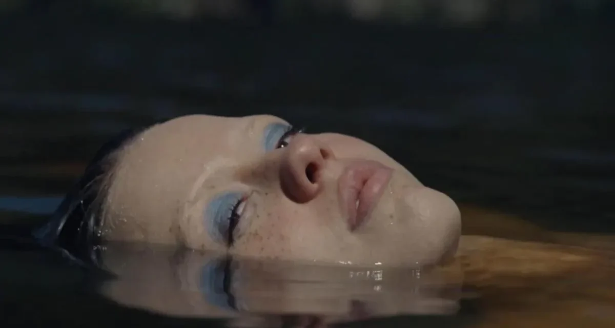 FENOMENO “MAXXXINE”. ARRIVA IL 28 IL TERZO FILM DI TI WEST CON MIA GOTH. UN CINEMA AL SANGUE: FANTASIOSO E SEXY