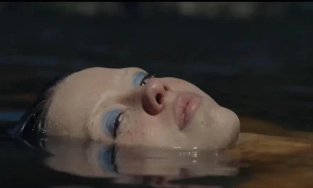 FENOMENO “MAXXXINE”. ARRIVA IL 28 IL TERZO FILM DI TI WEST CON MIA GOTH. UN CINEMA AL SANGUE: FANTASIOSO E SEXY
