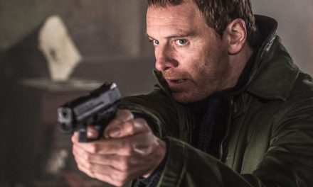“THE AGENCY”, OVVERO “LE BUREAU” PARLA L’INGLESE DELLA CIA. ADESSO FASSBENDER AL POSTO DI KASSOVITZ (PARAMOUNT+)