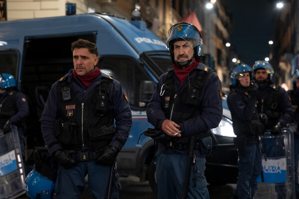 “ACAB”, DAL FILM ALLA SERIE (NETFLIX). TRA CAOS, ORDINE E RABBIA VITA DEI POLIZIOTTI ANTISOMMOSSA. GIALLINI VERSUS GIANNINI