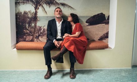 TRA VITA, MORTE E PURGATORIO: “NONOSTANTE” DI MASTANDREA. LA SUA SECONDA REGIA, CON UN RITOCCO RISPETTO A VENEZIA