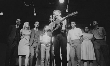 IL SOGNO DEL FESTIVAL FOLK DI NEWPORT: GIOIA PER LE ORECCHIE. DE GREGORI CON LE SUE CANZONI “NEVERGREEN” (MENO NOTE)