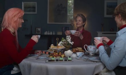 “FATHER MOTHER SISTER BROTHER”, JARMUSCH RACCONTA LE FAMIGLIE DISFUNZIONALI. TRE STORIE DI INCOMUNICABILITÀ, RISENTIMENTO E FRATELLANZA