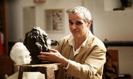 “IL DIO DELL’AMORE” FA STRANI GIRI. LA COMMEDIA CORALE DI LAGI INAUGURA IL FESTIVAL DI BARI E QUASI SUBITO ARRIVA NELLE SALE