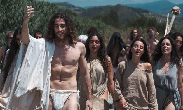 IL 2 ESCE “IL VANGELO DI GIUDA”: BASE FA I CONTI COL TRADIMENTO. UN FILM ATIPICO, ANCHE AUDACE, QUASI TUTTO SENZA DIALOGHI