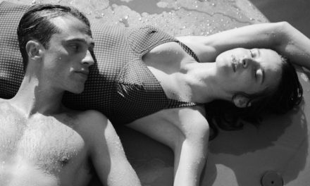 OZON SI CIMENTA CON “LO STRANIERO” DI CAMUS E IL FILM RIESCE MEGLIO CHE A VISCONTI. BIANCO E NERO, UN OMICIDIO, ALGERI 1938