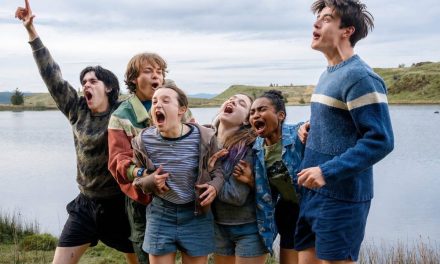 “SUNNY DANCER”, IL CAMPEGGIO ESTIVO DI UN GRUPPO DI ADOLESCENTI: NON IL SOLITO FILM SUL CANCRO