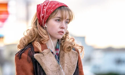 “AMERICANA”, UNICO FILM IN CUI SYDNEY SWEENEY NON SI SPOGLIA. LO DANNO SU SKY, DA VEDERE SE PIACE IL MONDO DEGLI INDIANI